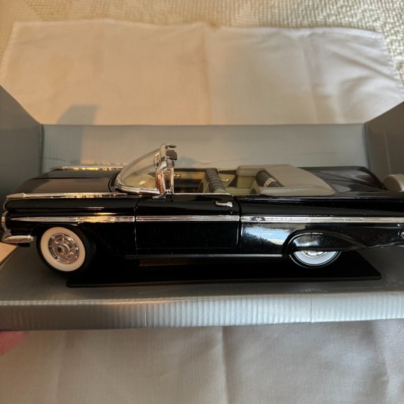 Road Signature Deluxe Collection 1959 Chevrolet Impala Black Edition Diecast Car - Picture 2 of 14